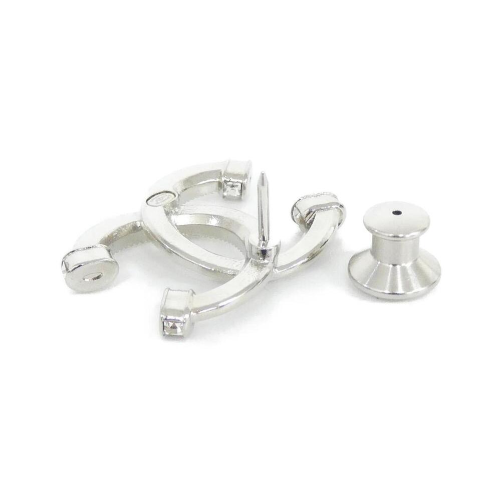 CHANEL Authentic White Brooch - Picture 3 of 3